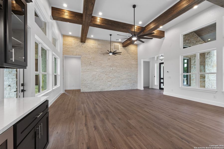 Spacious, unfurnished interior of a new home in , Blanco (Image 22).