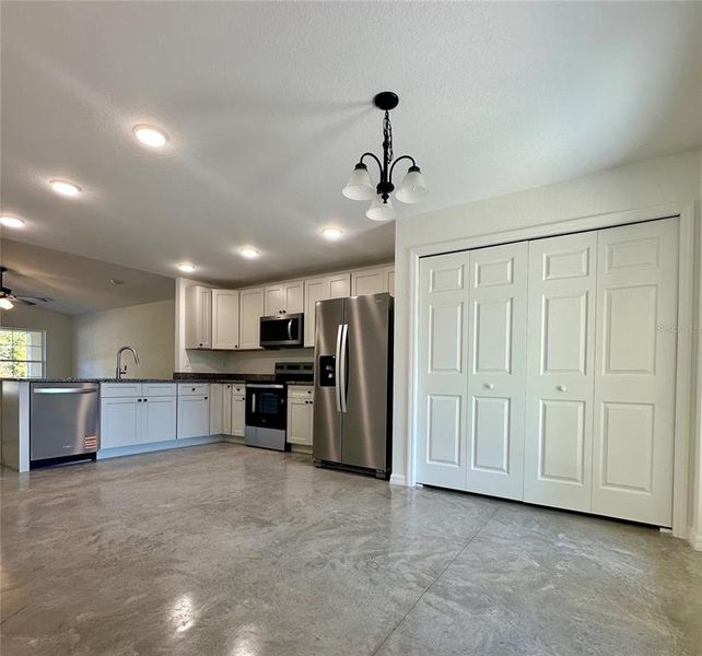 Spacious, unfurnished interior of a new home in , Auburndale (Image 7).
