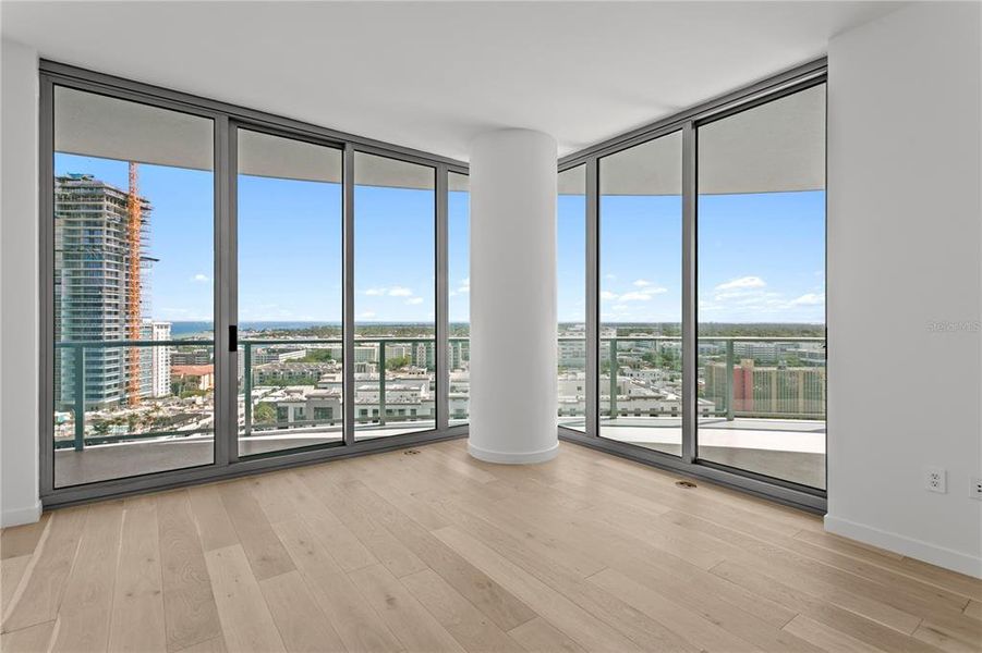Spacious, unfurnished interior of a new home in , St. Petersburg (Image 32). Spacious, unfurnished interior of a new home in , St. Petersburg (Image 32).