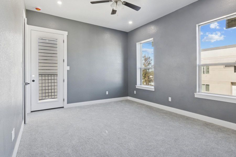 Spacious, unfurnished interior of a new home in , Houston (Image 11).