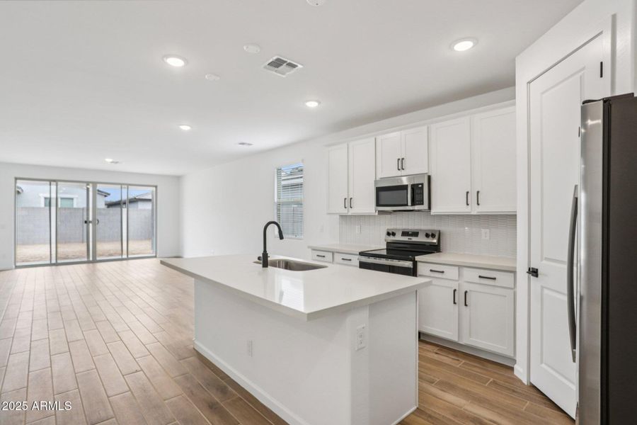 8-web-or-mls-La Senda Dr W-S2008-008