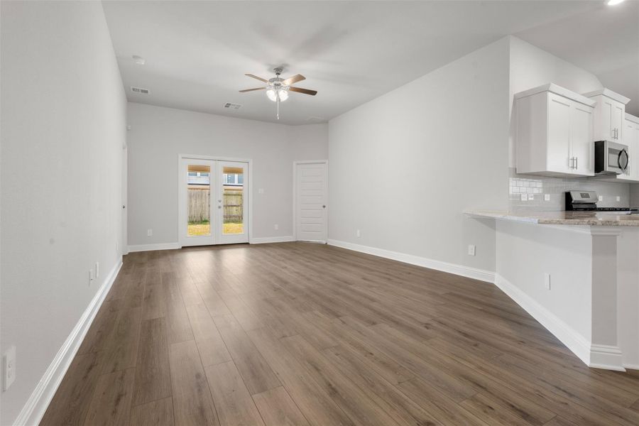 *STOCK PHOTOS - COLORS & FEATURES MAY VARY