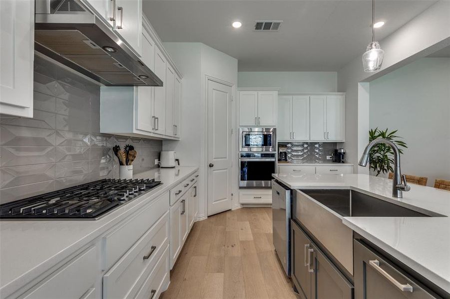 Furnished interior view inside a new home in Reunion 60s, Rhome (Image 14). Furnished interior view inside a new home in Reunion 60s, Rhome (Image 14).