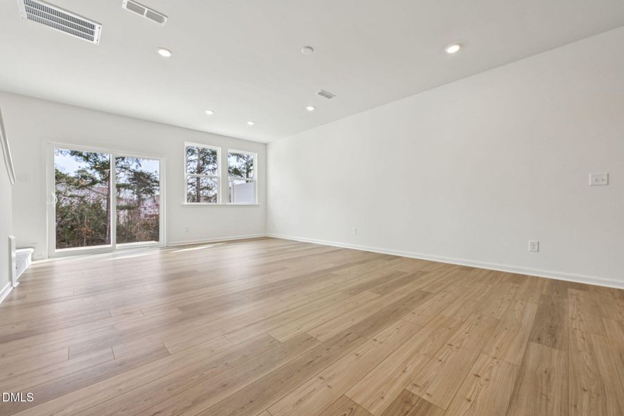 6-web-or-mls-210 Parker Lane-S0503-006