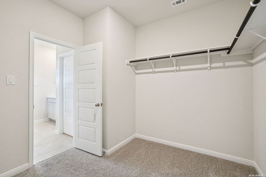 Spacious, unfurnished interior of a new home in Catalina, Converse (Image 35).