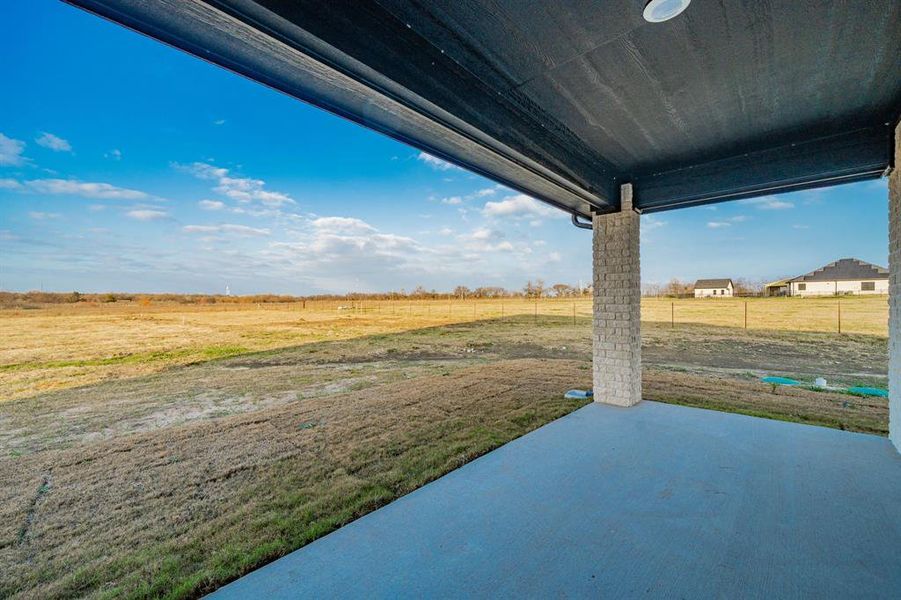 Exterior details and patio area of a home in , Celeste (Image 4).