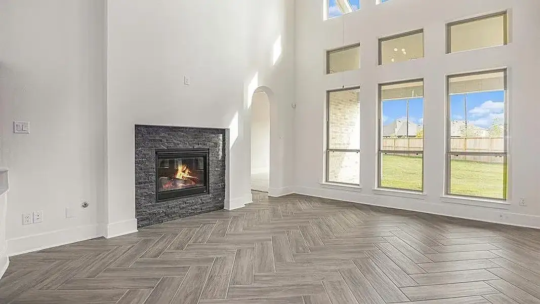 Spacious, unfurnished interior of a new home in Jordan Ranch, Katy (Image 16).