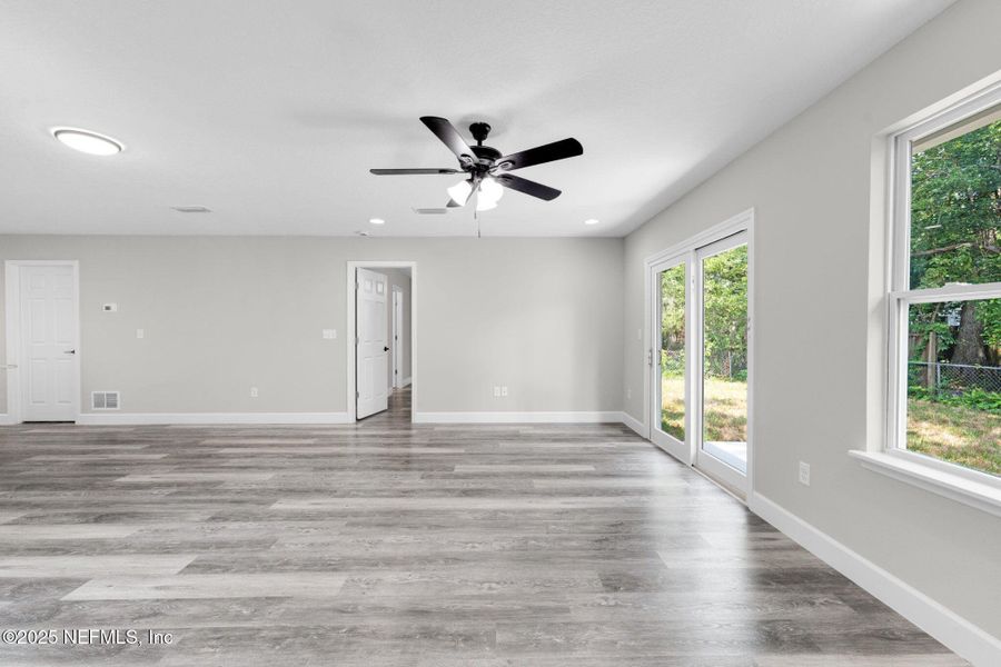 Spacious, unfurnished interior of a new home in , Jacksonville (Image 16).