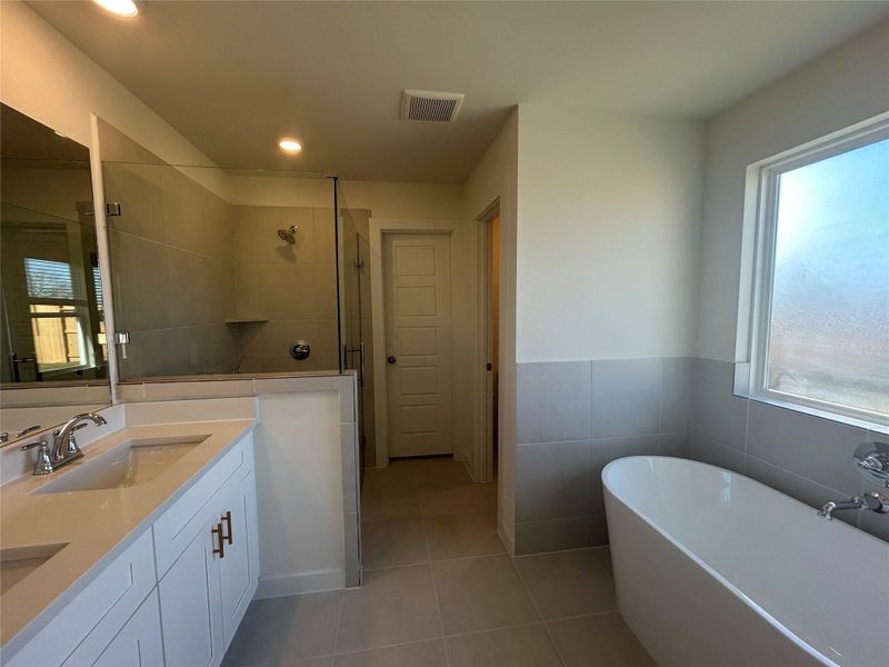 Furnished interior view inside a new home in , Angleton (Image 4).