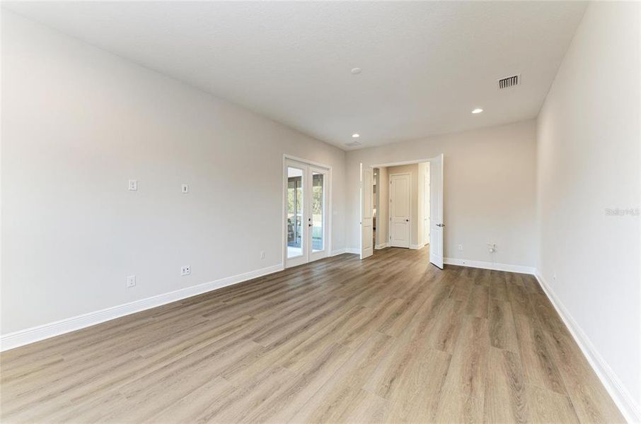 Spacious, unfurnished interior of a new home in Triple Creek, Riverview (Image 32). Spacious, unfurnished interior of a new home in Triple Creek, Riverview (Image 32).