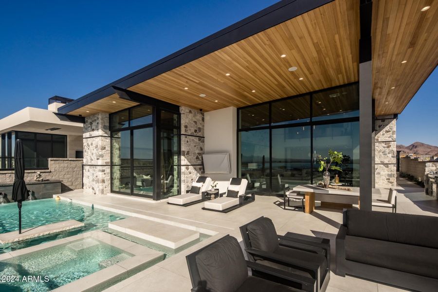 053_COVERED PATIO 053_COVERED PATIO