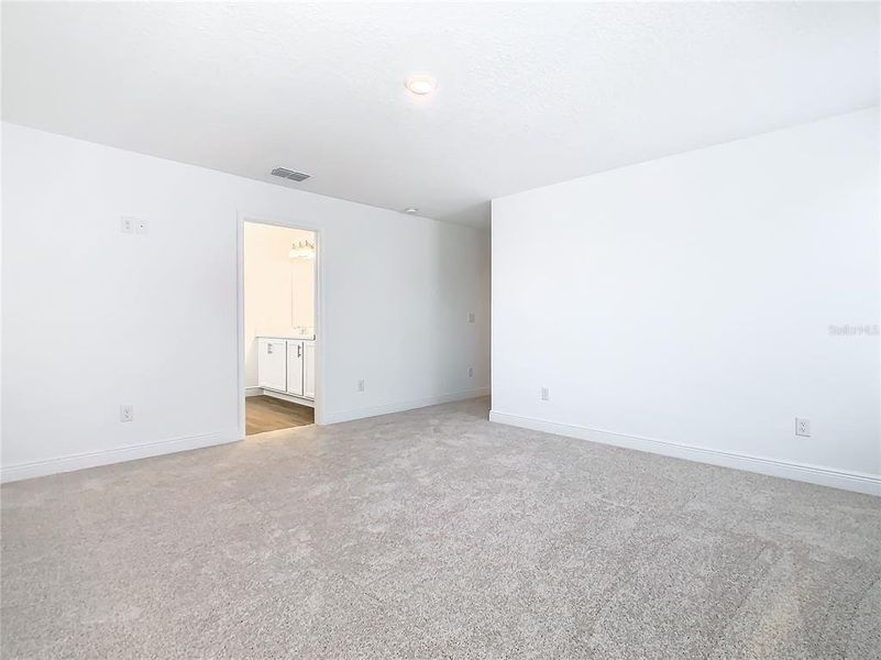 Spacious, unfurnished interior of a new home in , Winter Garden (Image 32).