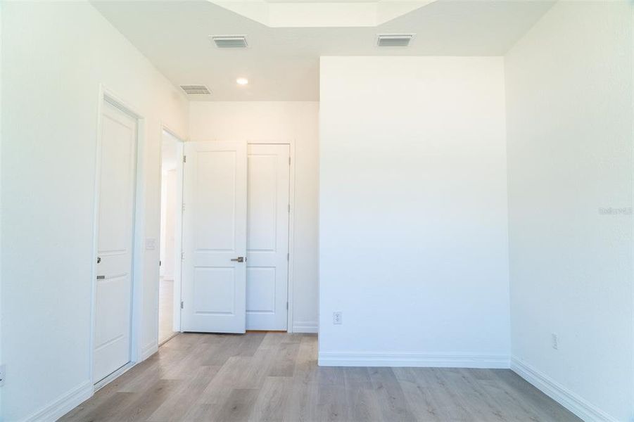 Spacious, unfurnished interior of a new home in , Ocala (Image 19).