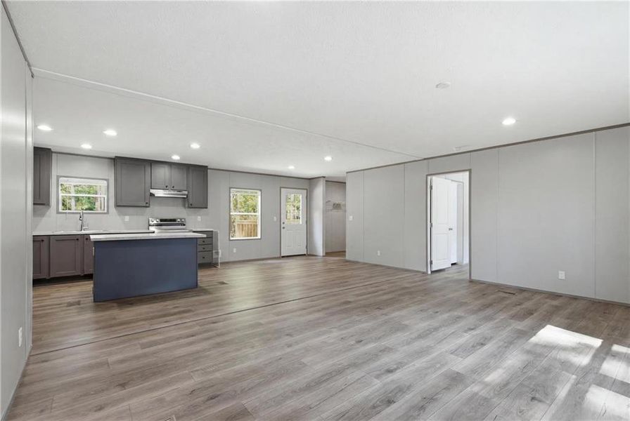 Spacious, unfurnished interior of a new home in , Alto (Image 25).