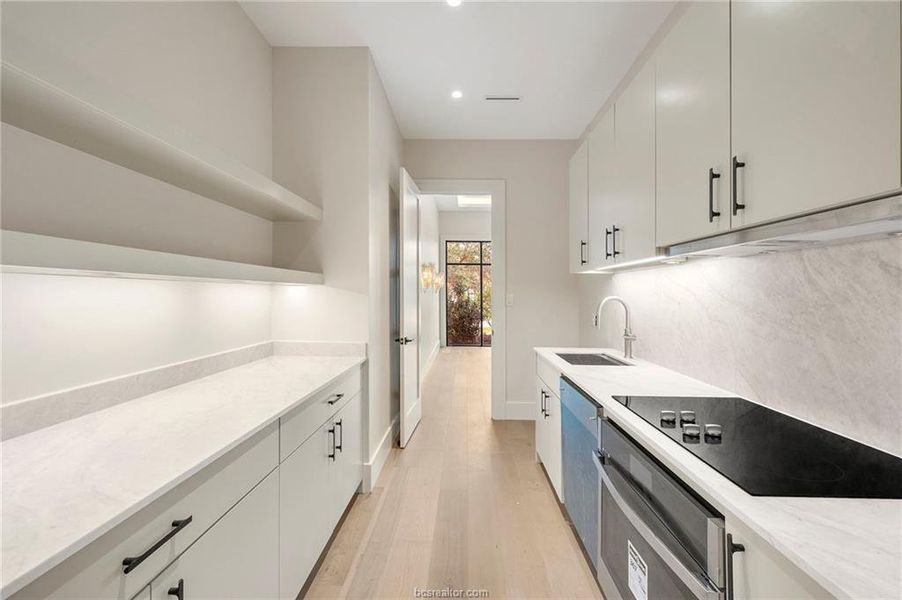 Furnished interior view inside a new home in , Bryan (Image 7).