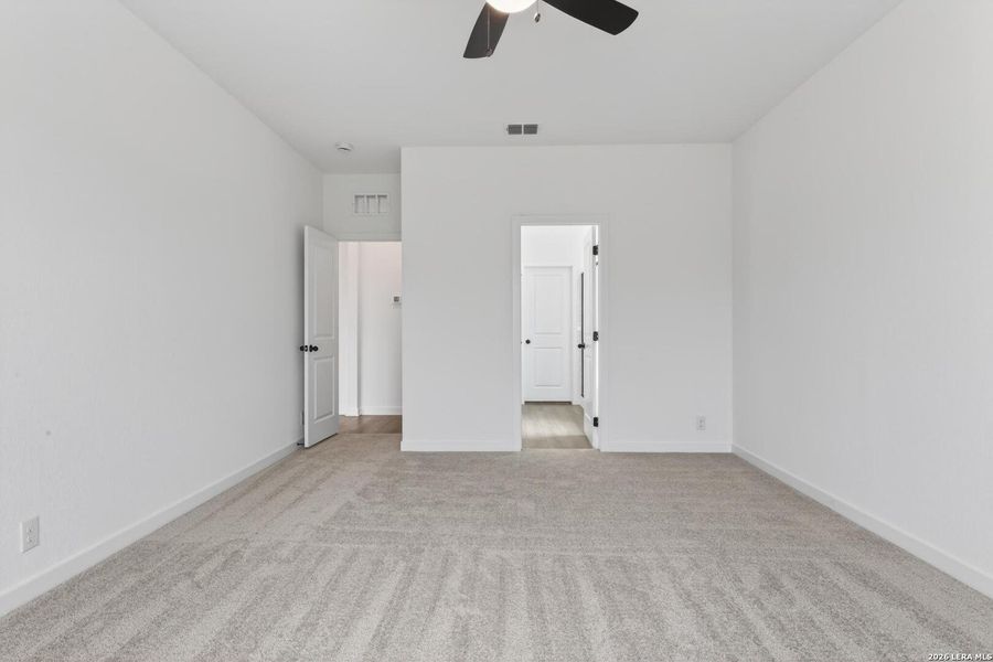 Spacious, unfurnished interior of a new home in Cordova Trails, Seguin (Image 23).
