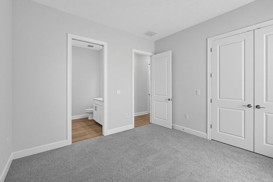 Spacious, unfurnished interior of a new home in Esplanade at Azario Lakewood Ranch, Bradenton (Image 15).