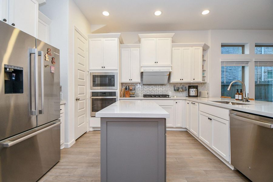 Furnished interior view inside a new home in Harvest Green 45', Richmond (Image 5). Furnished interior view inside a new home in Harvest Green 45', Richmond (Image 5).