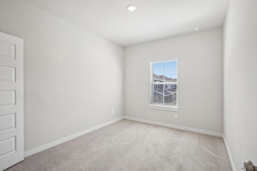 Spacious, unfurnished interior of a new home in , Kemah (Image 24).