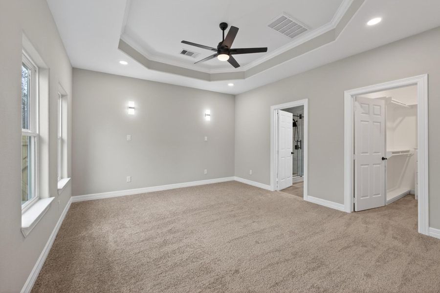 Spacious, unfurnished interior of a new home in , Willis (Image 26).