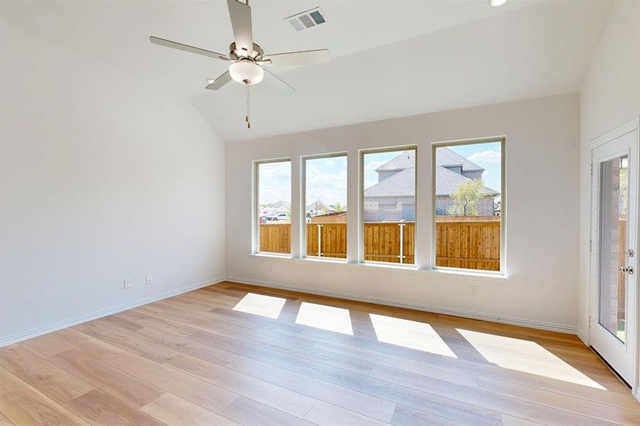 Spacious, unfurnished interior of a new home in Tarrytown, Crowley (Image 17).