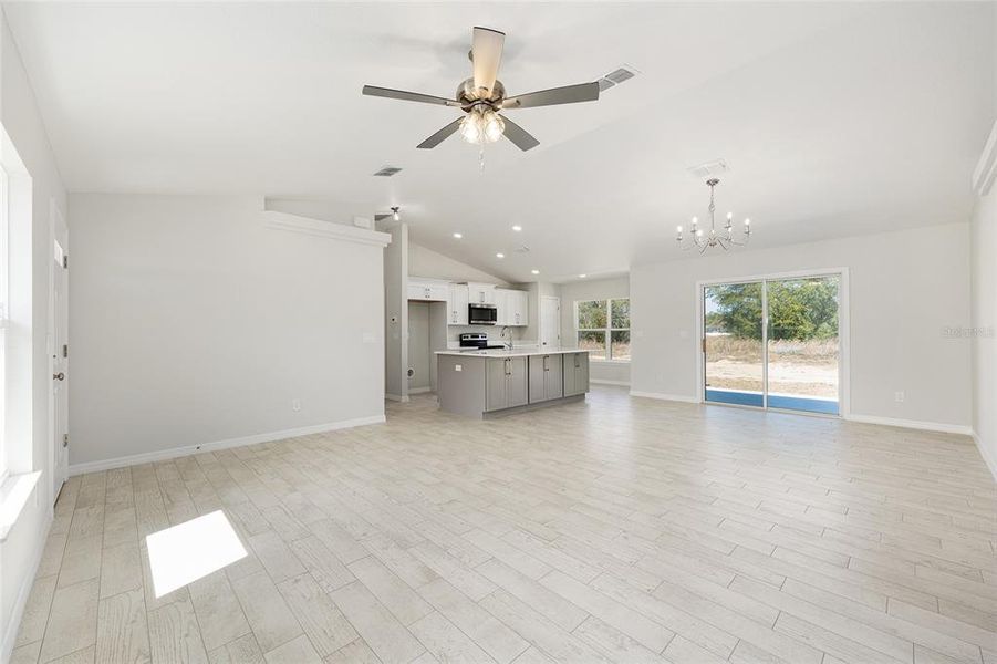 Spacious, unfurnished interior of a new home in , Ocala (Image 16).