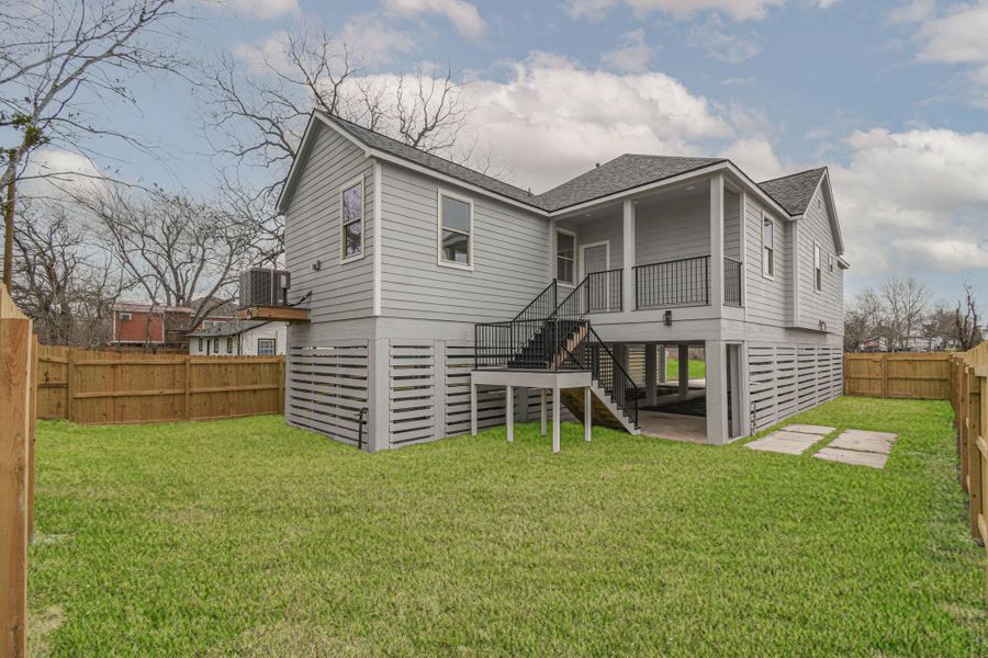 Exterior details and patio area of a home in , Rosenberg (Image 3).
