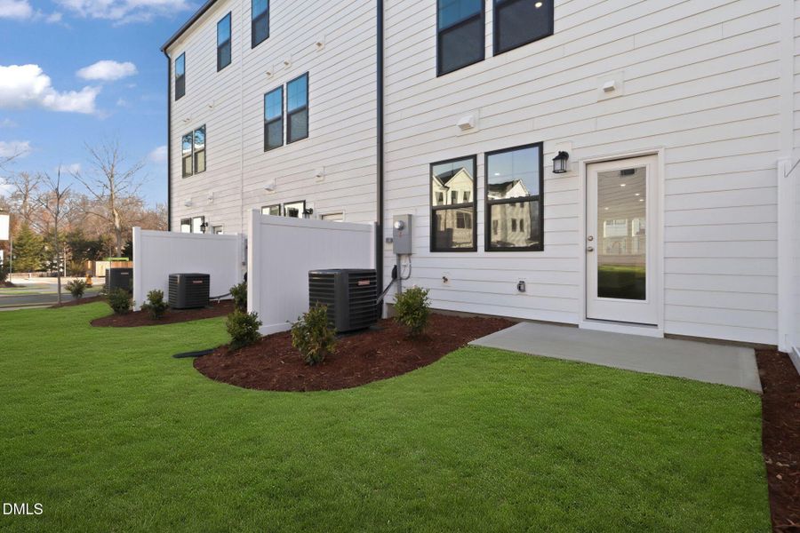 SUN_ElmGrove_Pic_Jackson_QMI_24_Back_2of