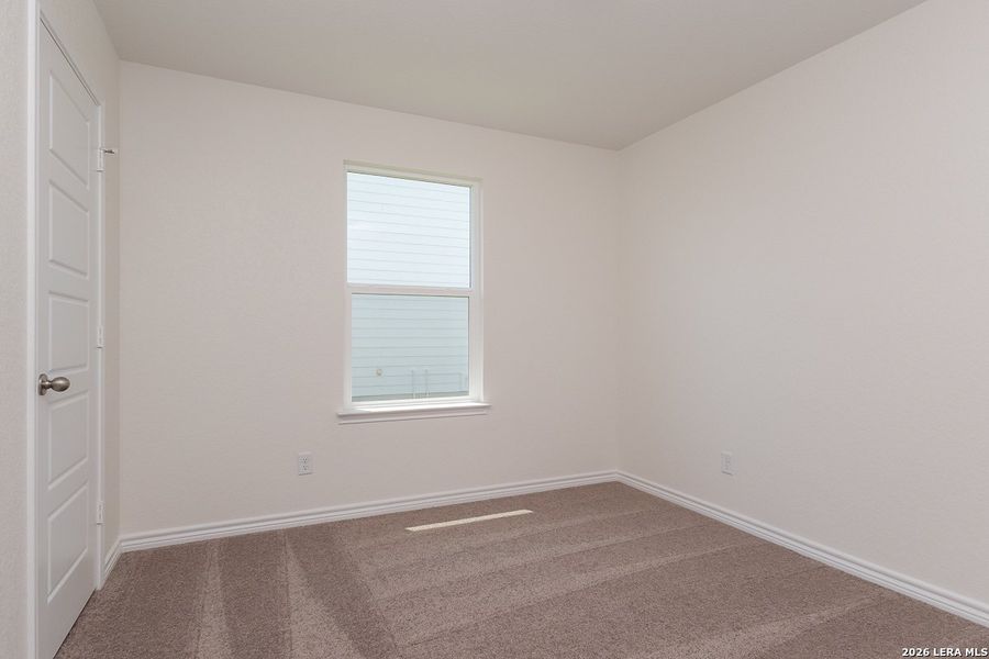 Spacious, unfurnished interior of a new home in Woodside Farms, Seguin (Image 11).