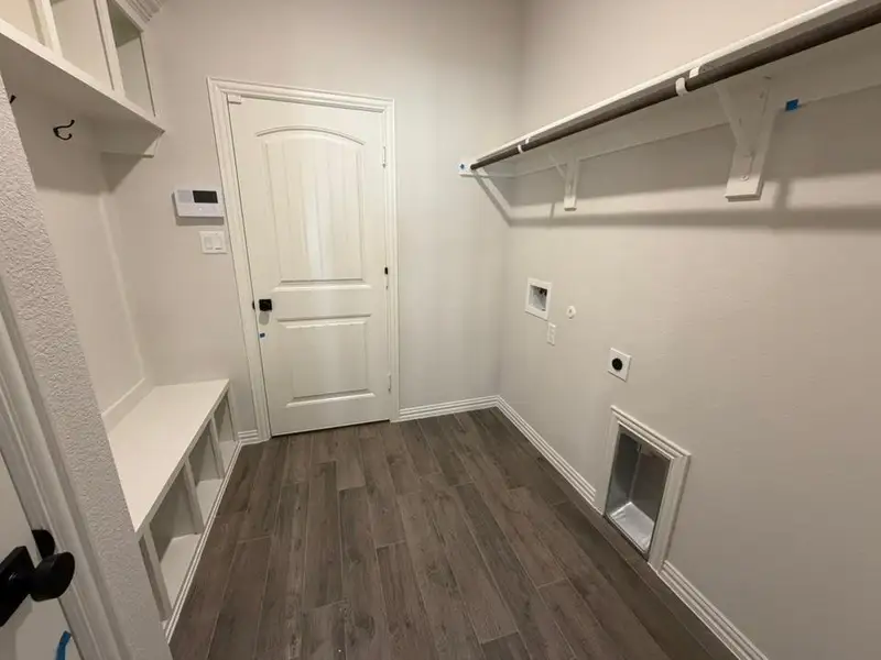 Spacious, unfurnished interior of a new home in Waterford Park, Weatherford (Image 11). Spacious, unfurnished interior of a new home in Waterford Park, Weatherford (Image 11).