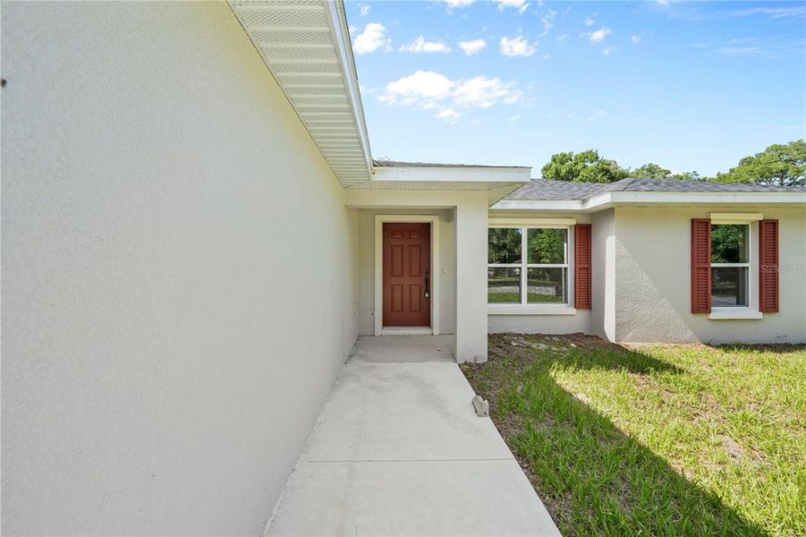 Exterior details and patio area of a home in , Ocala (Image 3).