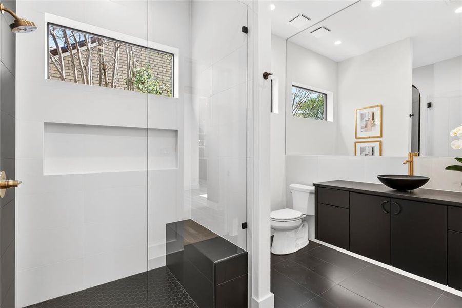 Furnished interior view inside a new home in , Dallas (Image 31).