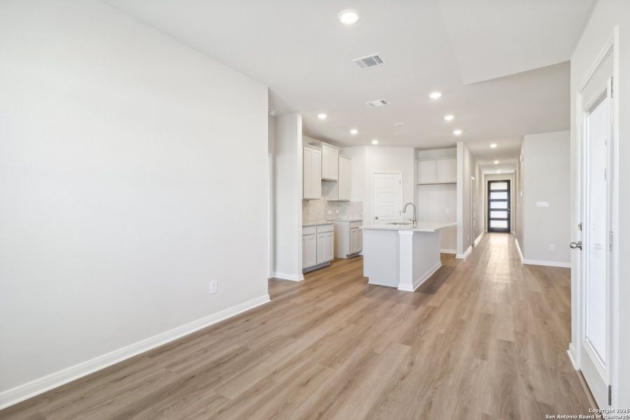 Spacious, unfurnished interior of a new home in Catalina, Converse (Image 13).
