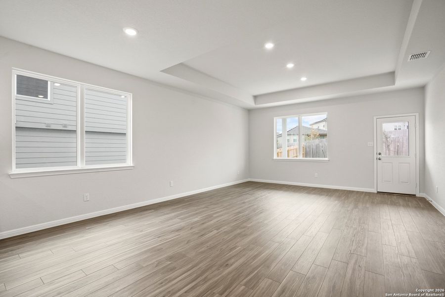 Spacious, unfurnished interior of a new home in Cinco Lakes, San Antonio (Image 13).
