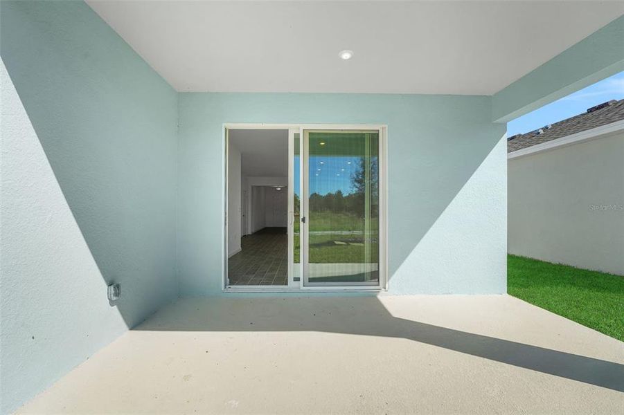 Exterior details and patio area of a home in Willowbrook North, Winter Haven (Image 19).