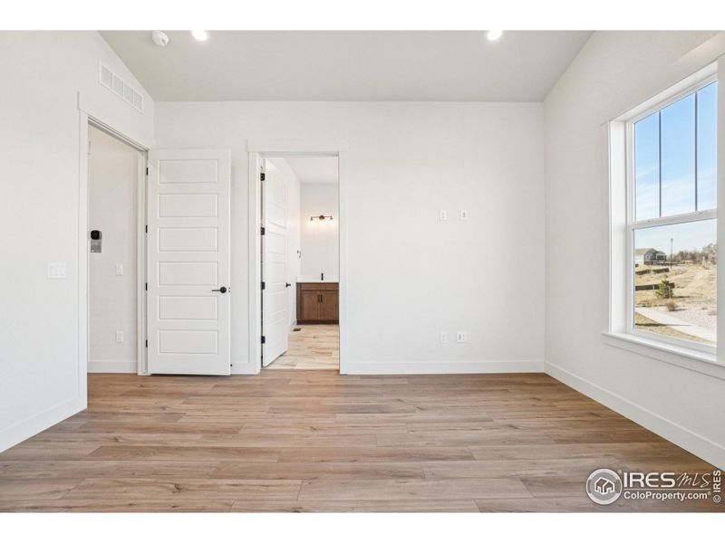 Spacious, unfurnished interior of a new home in , Fort Collins (Image 32).