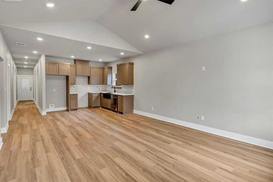 Spacious, unfurnished interior of a new home in , Granbury (Image 24).