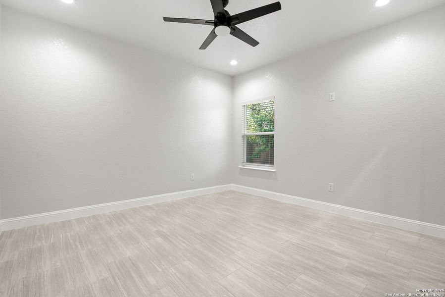 Spacious, unfurnished interior of a new home in , San Antonio (Image 33).