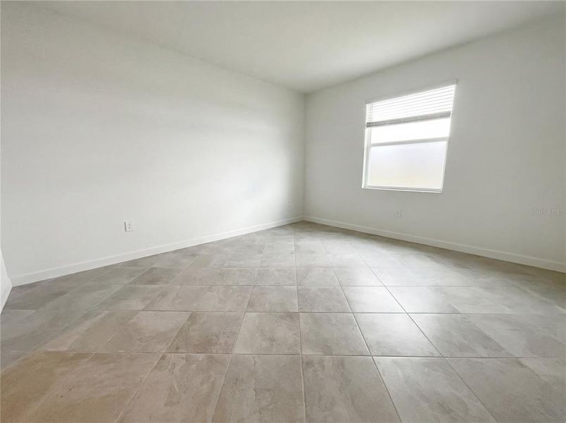 Spacious, unfurnished interior of a new home in Harbor East, Port Charlotte (Image 29).