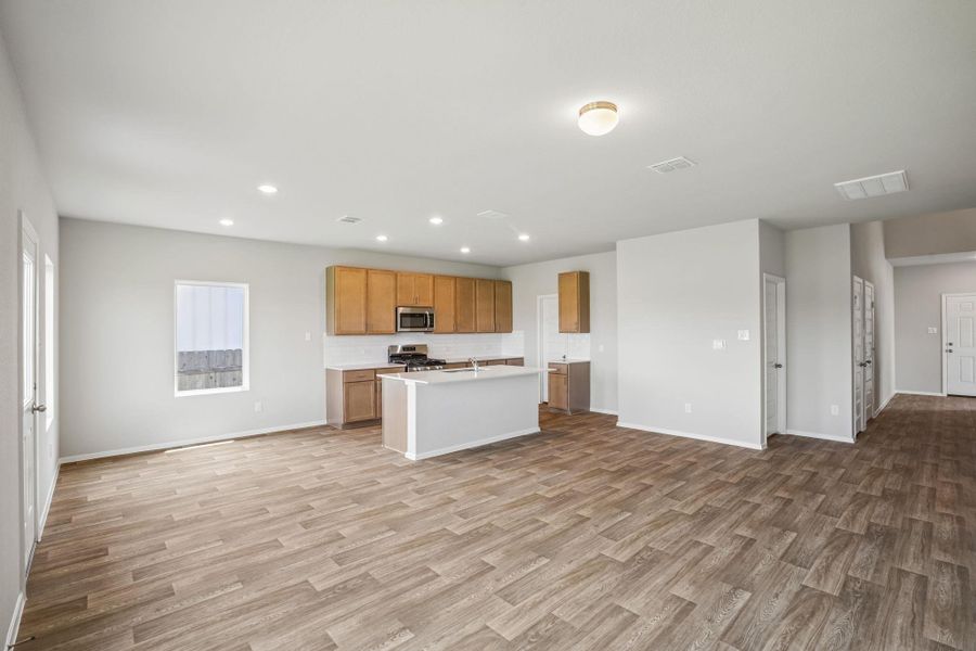 Spacious, unfurnished interior of a new home in Cloverleaf, Austin (Image 20). Spacious, unfurnished interior of a new home in Cloverleaf, Austin (Image 20).