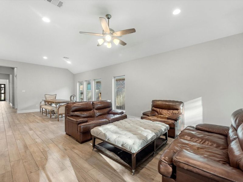 Furnished interior view inside a new home in Artavia 45', Conroe (Image 7). Furnished interior view inside a new home in Artavia 45', Conroe (Image 7).