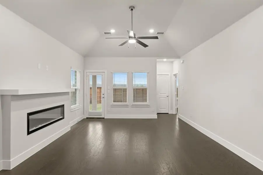 Spacious, unfurnished interior of a new home in Solterra, Mesquite (Image 12). Spacious, unfurnished interior of a new home in Solterra, Mesquite (Image 12).