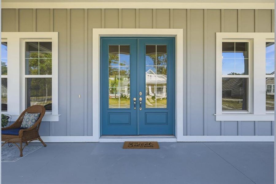 Exterior details and patio area of a home in , Lake Helen (Image 40).