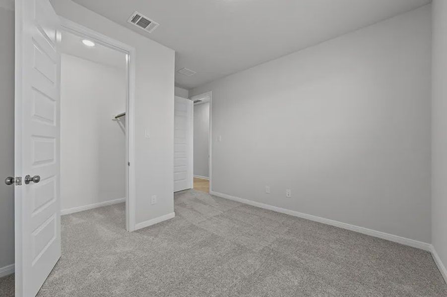 Spacious, unfurnished interior of a new home in Tinsley Meadows, Van Alstyne (Image 11).