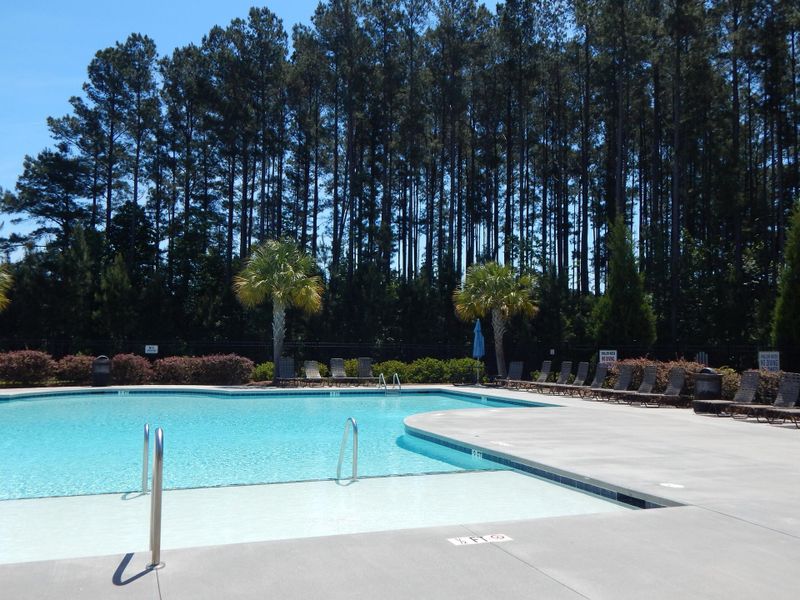 Community amenities in , Summerville (Image 11).