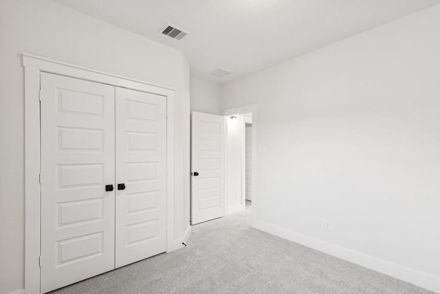 Spacious, unfurnished interior of a new home in The Highlands 40', Porter (Image 20).