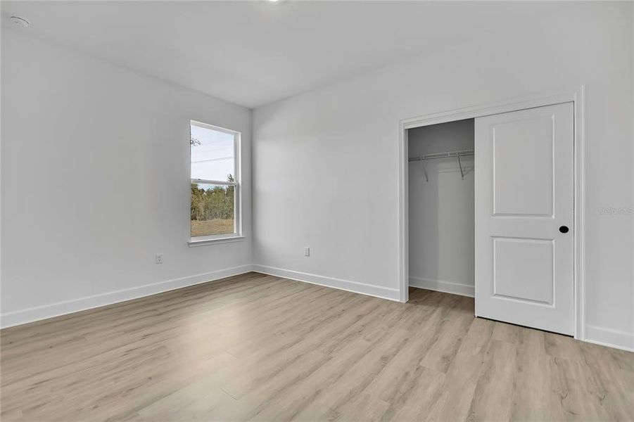 Spacious, unfurnished interior of a new home in , Weeki Wachee (Image 41).