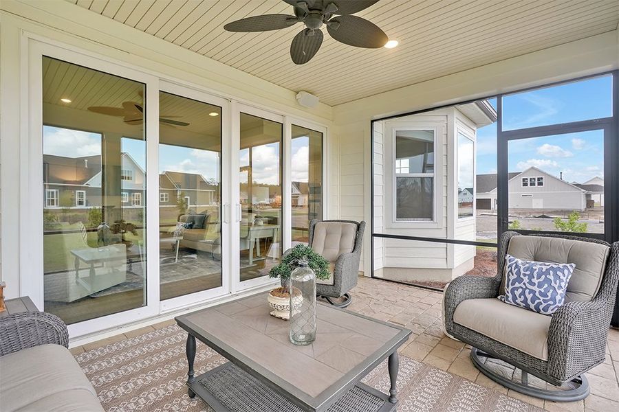 Pierre's Bay, Loggia