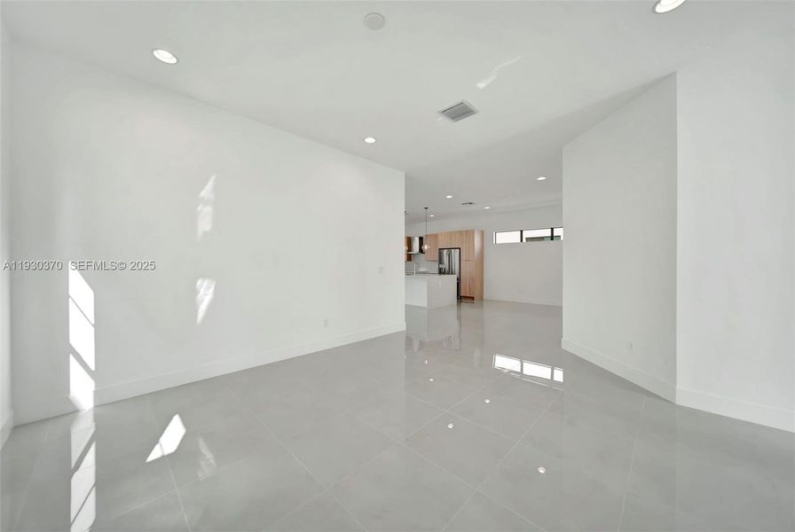Spacious, unfurnished interior of a new home in Marina Landings, Fort Lauderdale (Image 42).