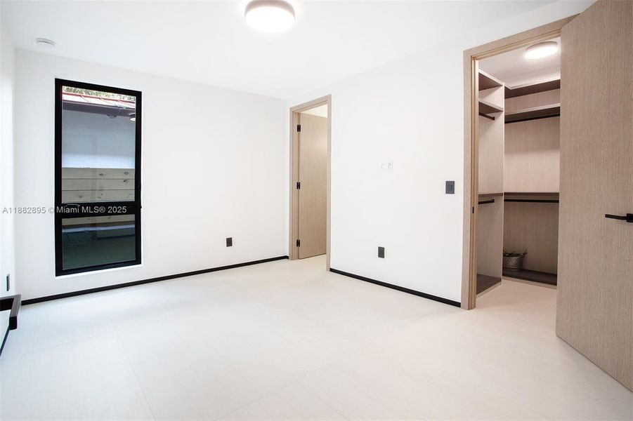 Spacious, unfurnished interior of a new home in , Miami (Image 19).